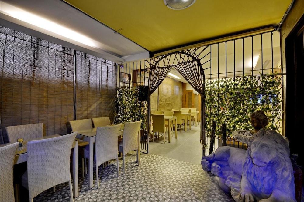 Collection O Hamilton Hotel Neu-Delhi Exterior foto