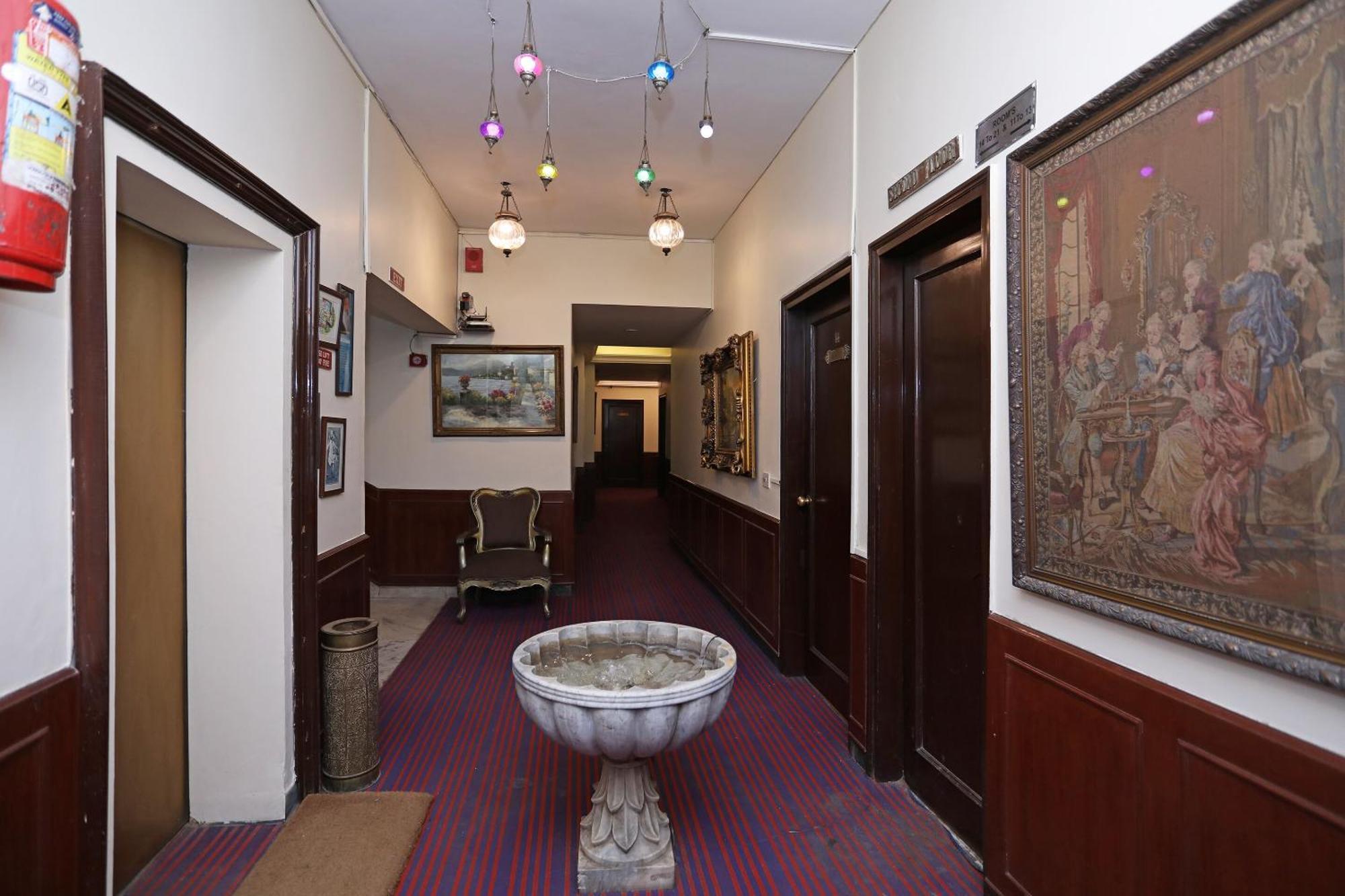 Collection O Hamilton Hotel Neu-Delhi Exterior foto