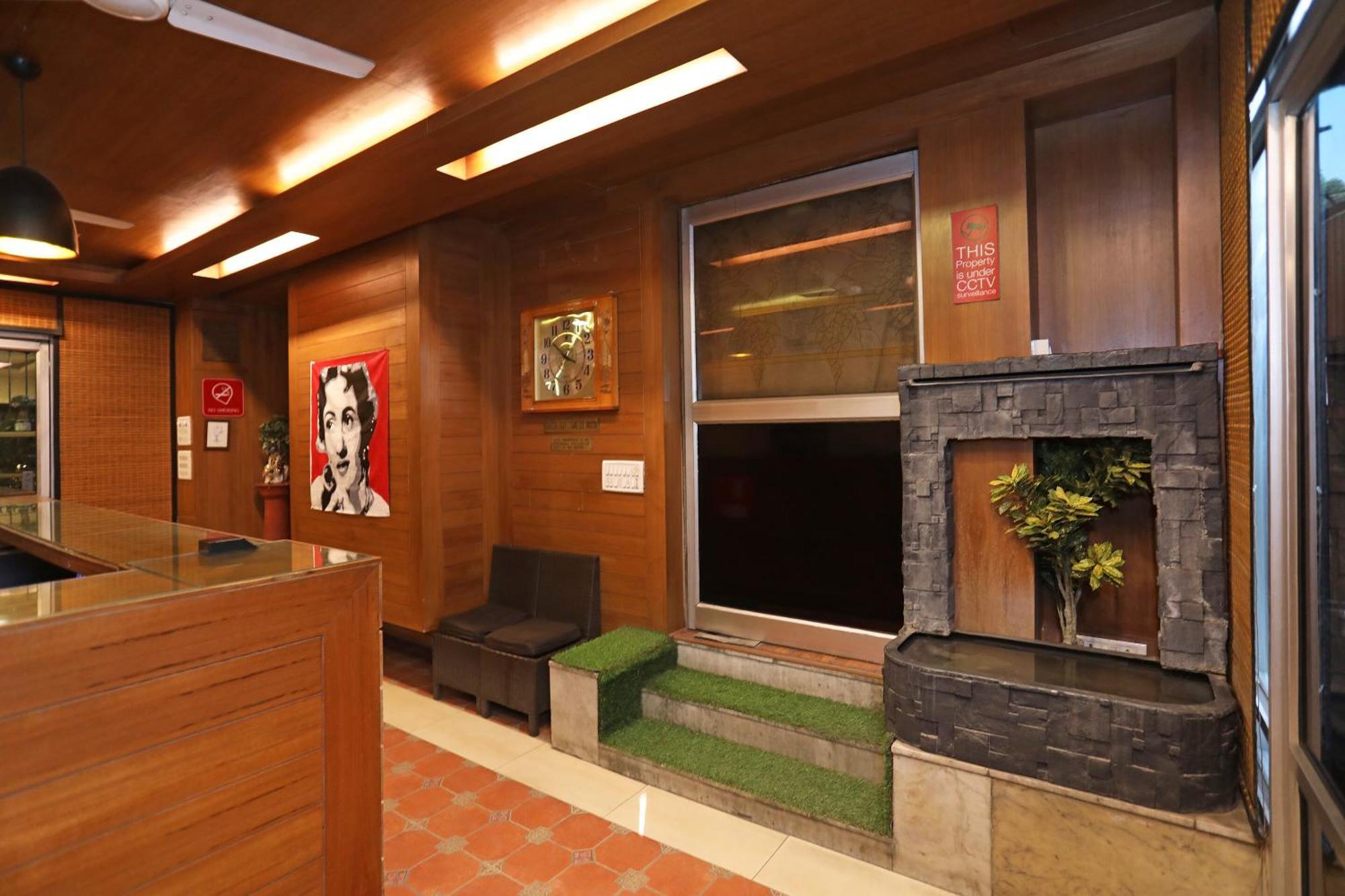 Collection O Hamilton Hotel Neu-Delhi Exterior foto
