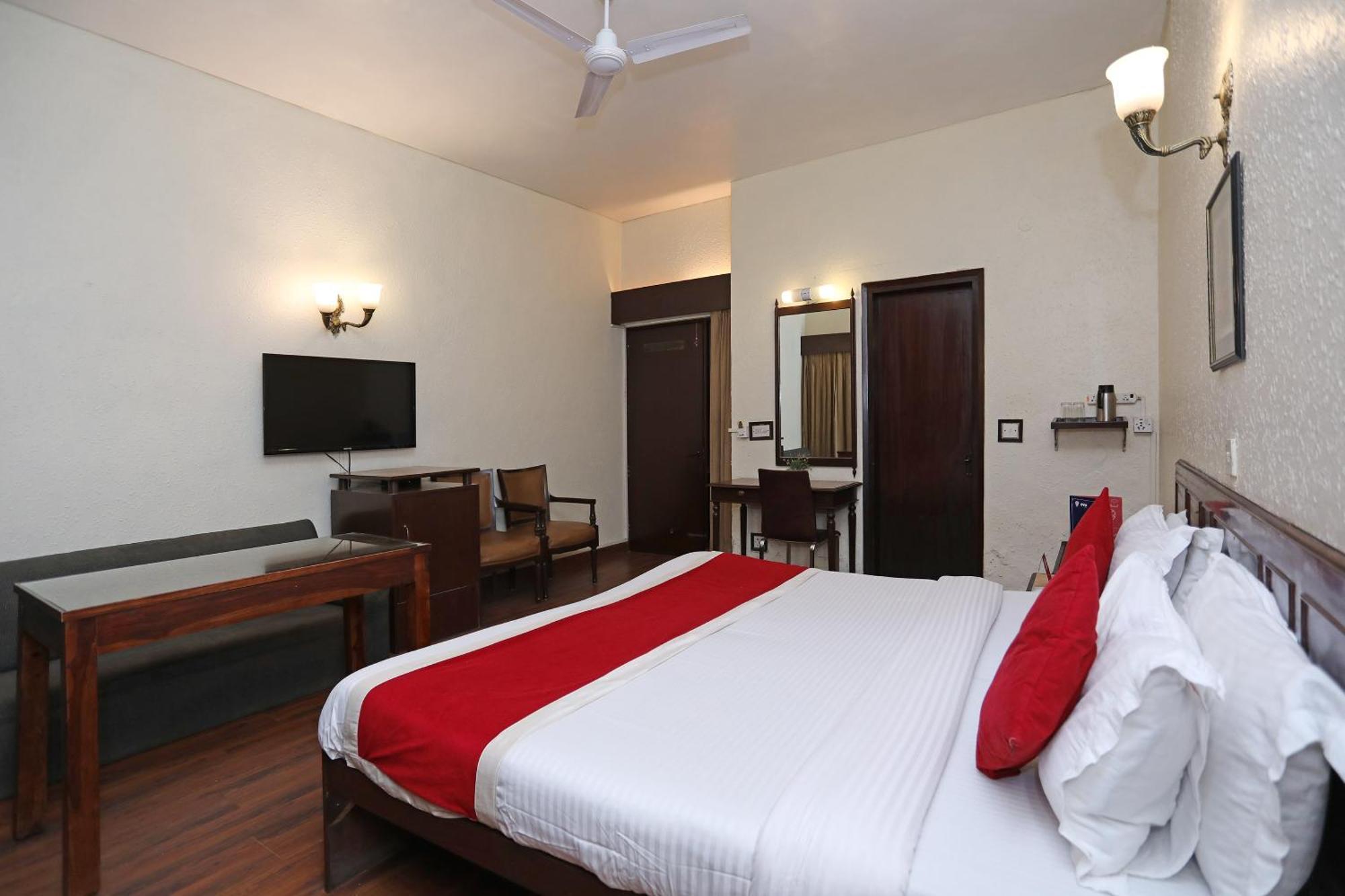 Collection O Hamilton Hotel Neu-Delhi Exterior foto