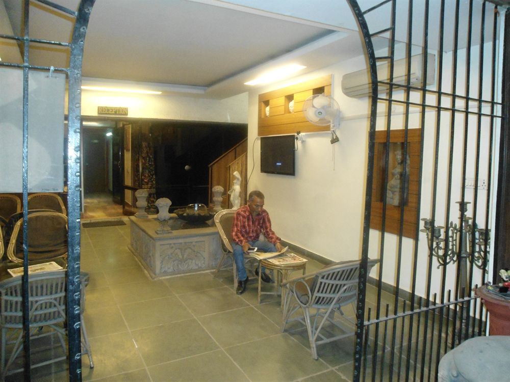 Collection O Hamilton Hotel Neu-Delhi Exterior foto