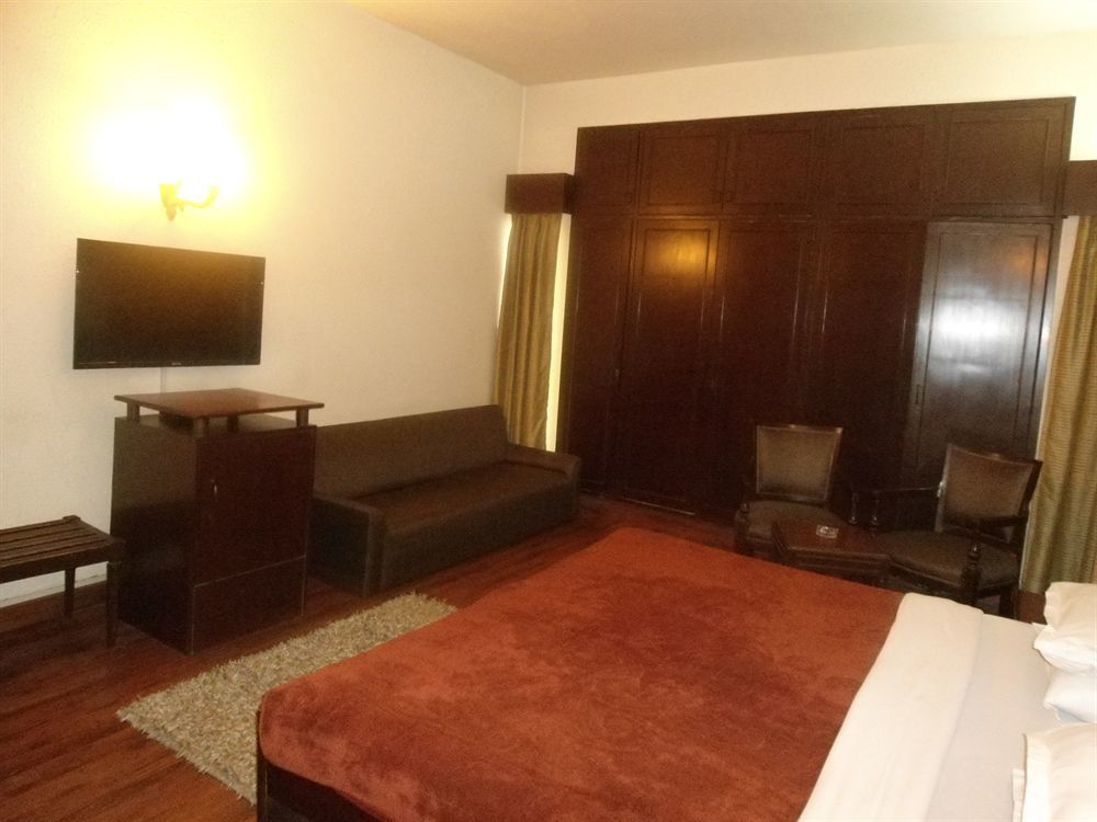 Collection O Hamilton Hotel Neu-Delhi Exterior foto