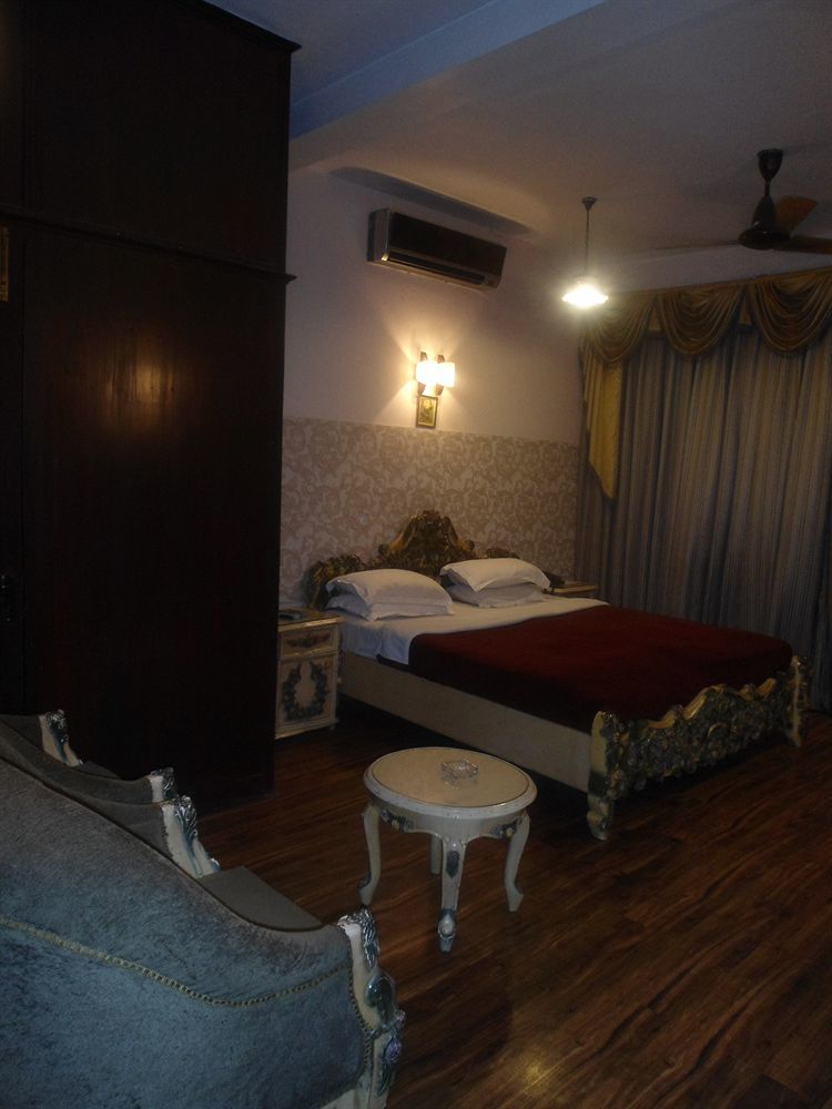 Collection O Hamilton Hotel Neu-Delhi Exterior foto